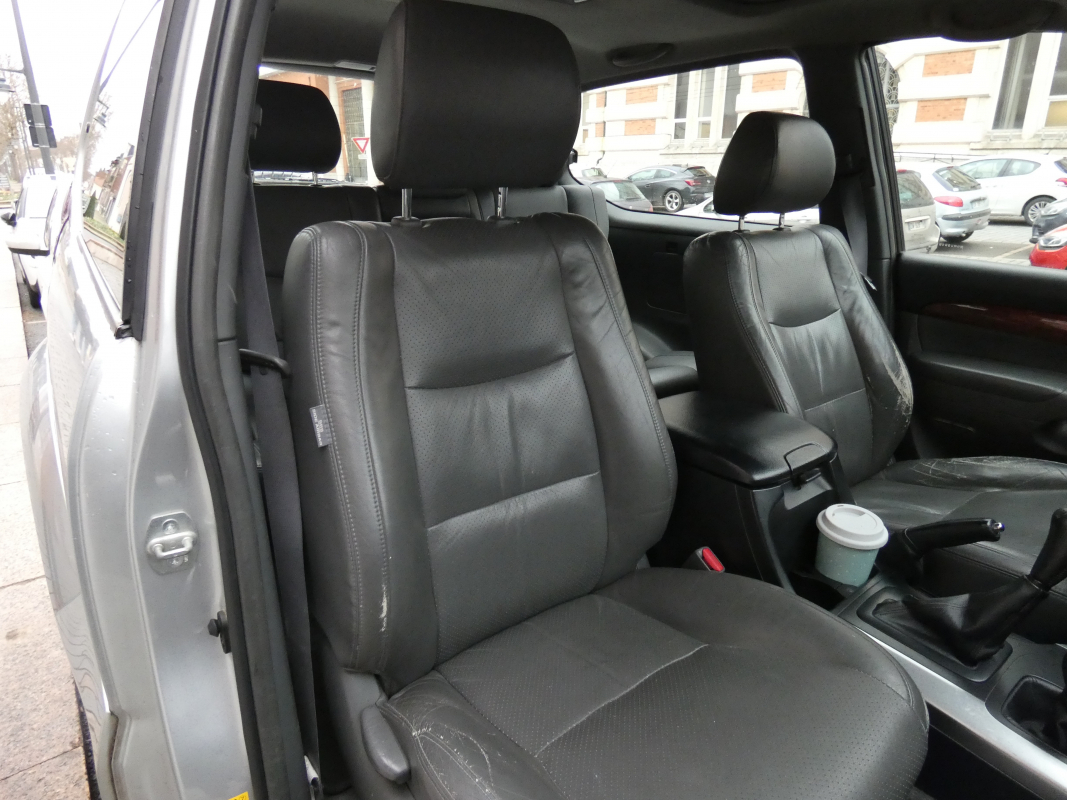 Toyota Land Cruiser — 8